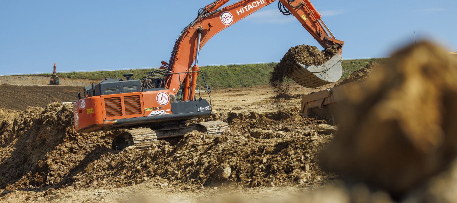 Jan De Nul utilises new Hitachi ZX690LCH-7 in Belgium - HitachiCM 