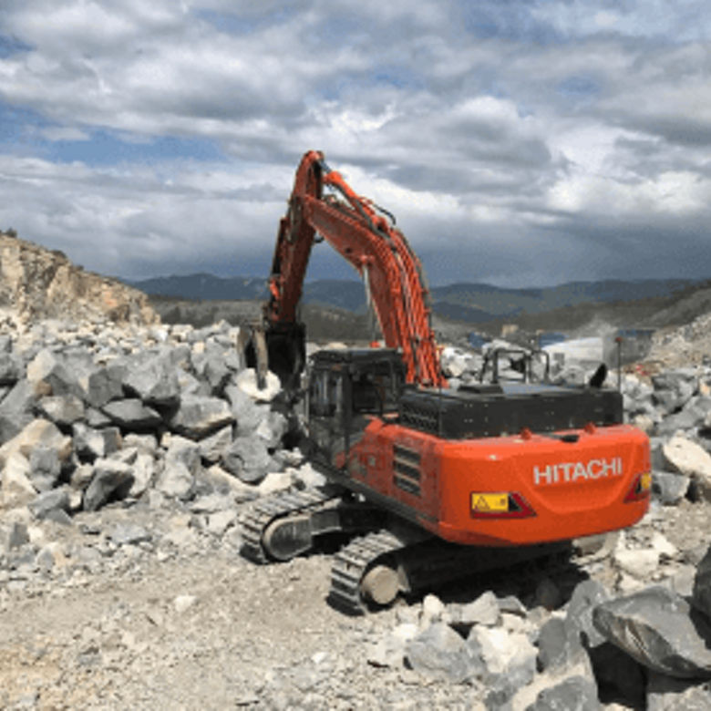 Customised Zaxis-7 excavator delivered to French quarry