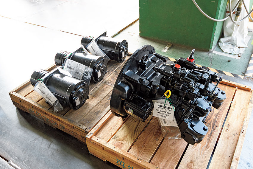Hydraulic pumps, repaired and remanufactured with advanced technology, await shipment. 