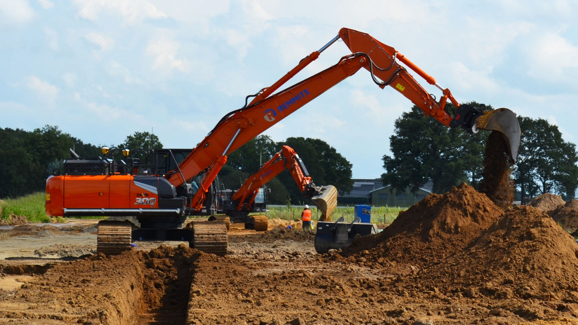 remmページ Drie nieuwe Hitachi's voor Remmits en dochteronderneming Schreuder
