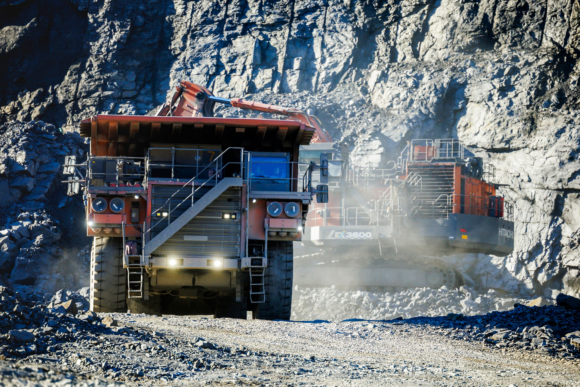 Hitachi rigid dump trucks pass the operator test - HitachiCM Europe