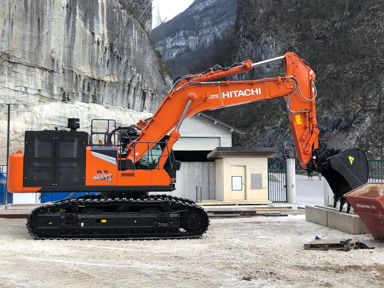 Zaxis-7 large excavator boosts efficiency in French Alpine quarry 