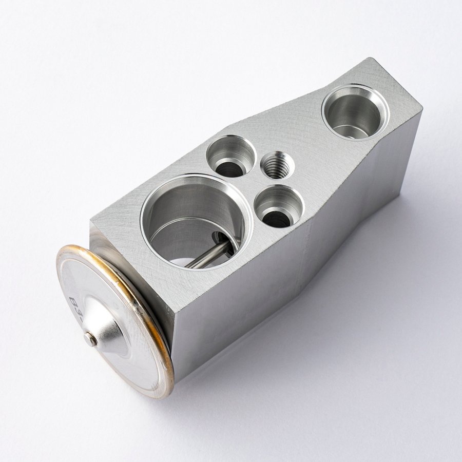 Hitachi part XB00001045, EXPANSION VALVE