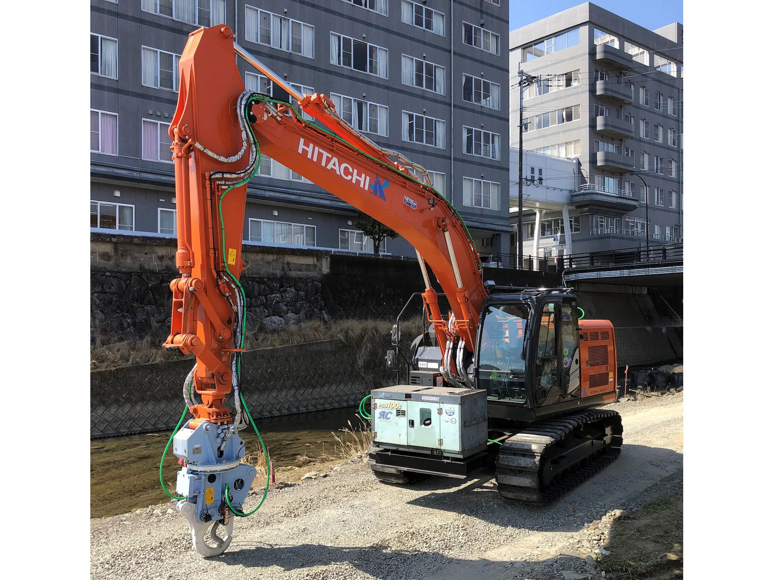 ZAXIS 225USR_SiKiAIR 大型土のう袋用 小型移動式クレーン仕様 - 日立