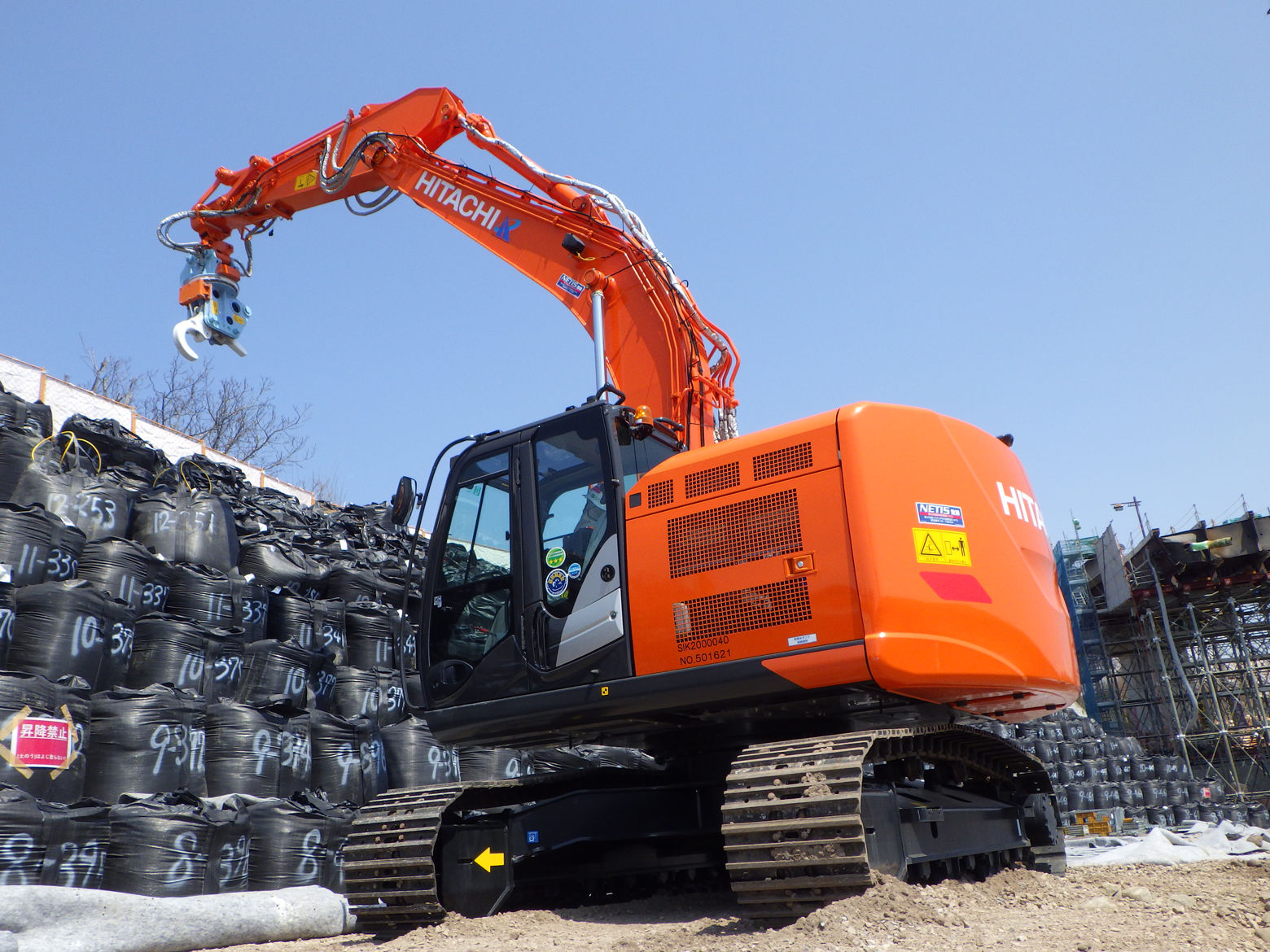 ZAXIS 225USR_Siki 大型土のう袋用 小型移動式クレーン仕様 - 日立建機日本