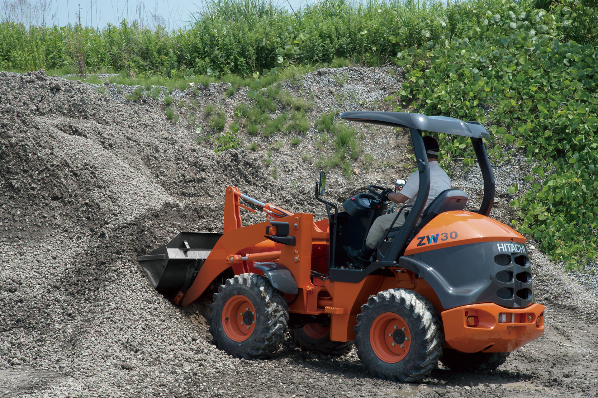 日立建機 ZW30用 夏タイヤ ホイール付 新車外し ZW30-5Bミニホイールローダを発売 - 日立建機