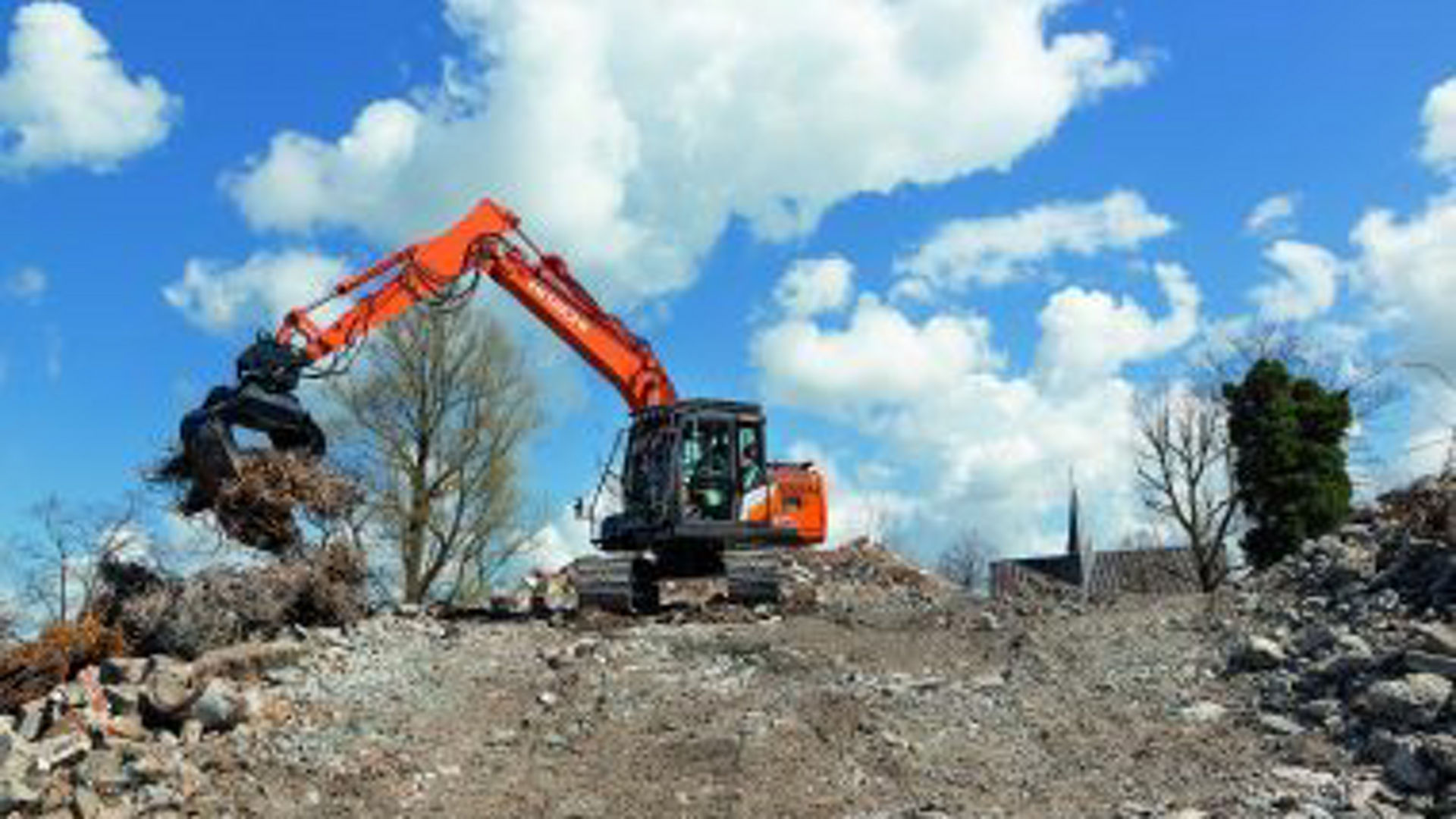 Enjoy the comfort of the Hitachi ZX130-7 and ZX135US-7 - HitachiCM