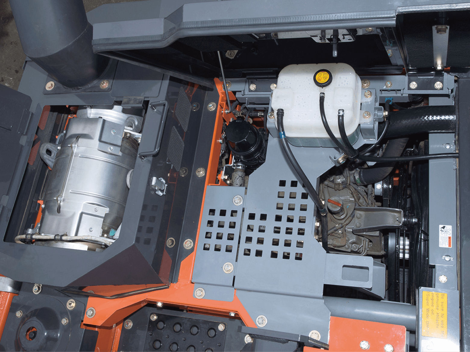 ZX135US-6 後方超小旋回機 - 日立建機日本