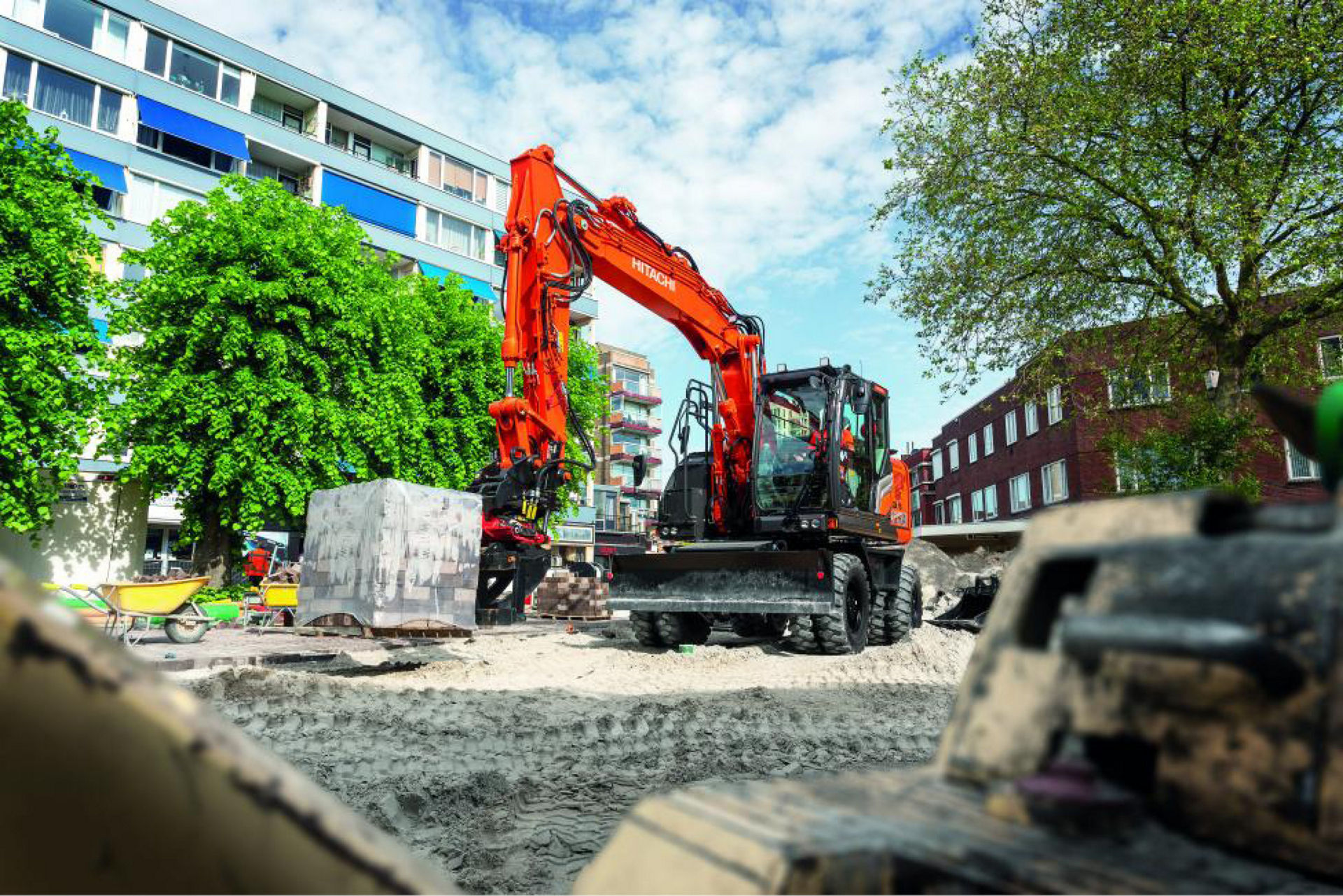 うま New Dash-7 Hitachi “wheelie” for J. Seppälä