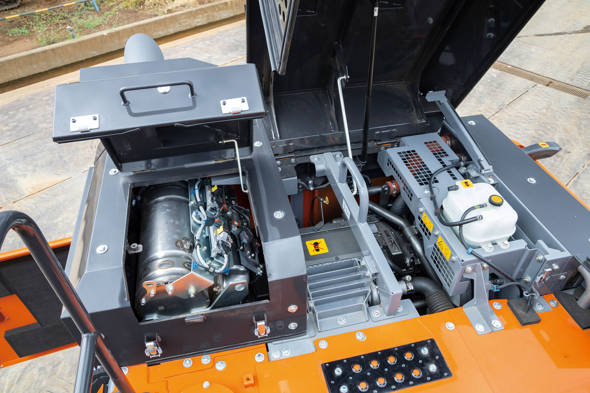 ZX160LC-7 標準機 - 日立建機日本