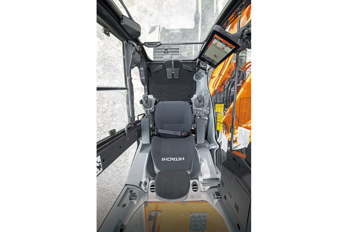 3人〜4人まで対応 HITACHI 2016年モデル 7.0キロ ZX330-7 標準機 - 日立建機日本