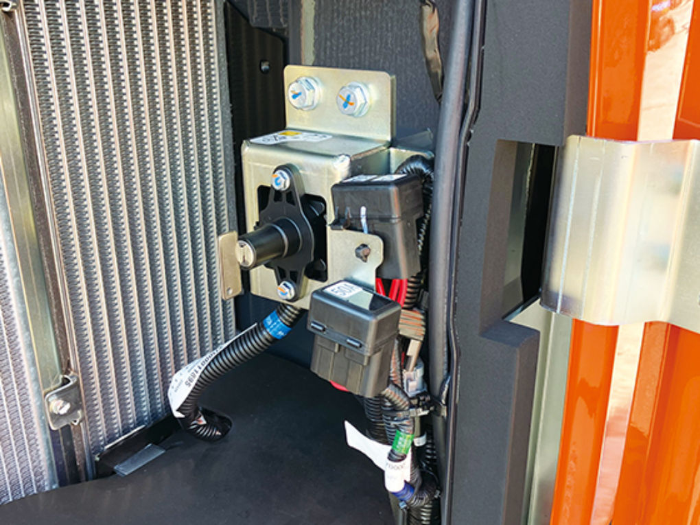 ZX30UR-5B 整備性 - 日立建機日本