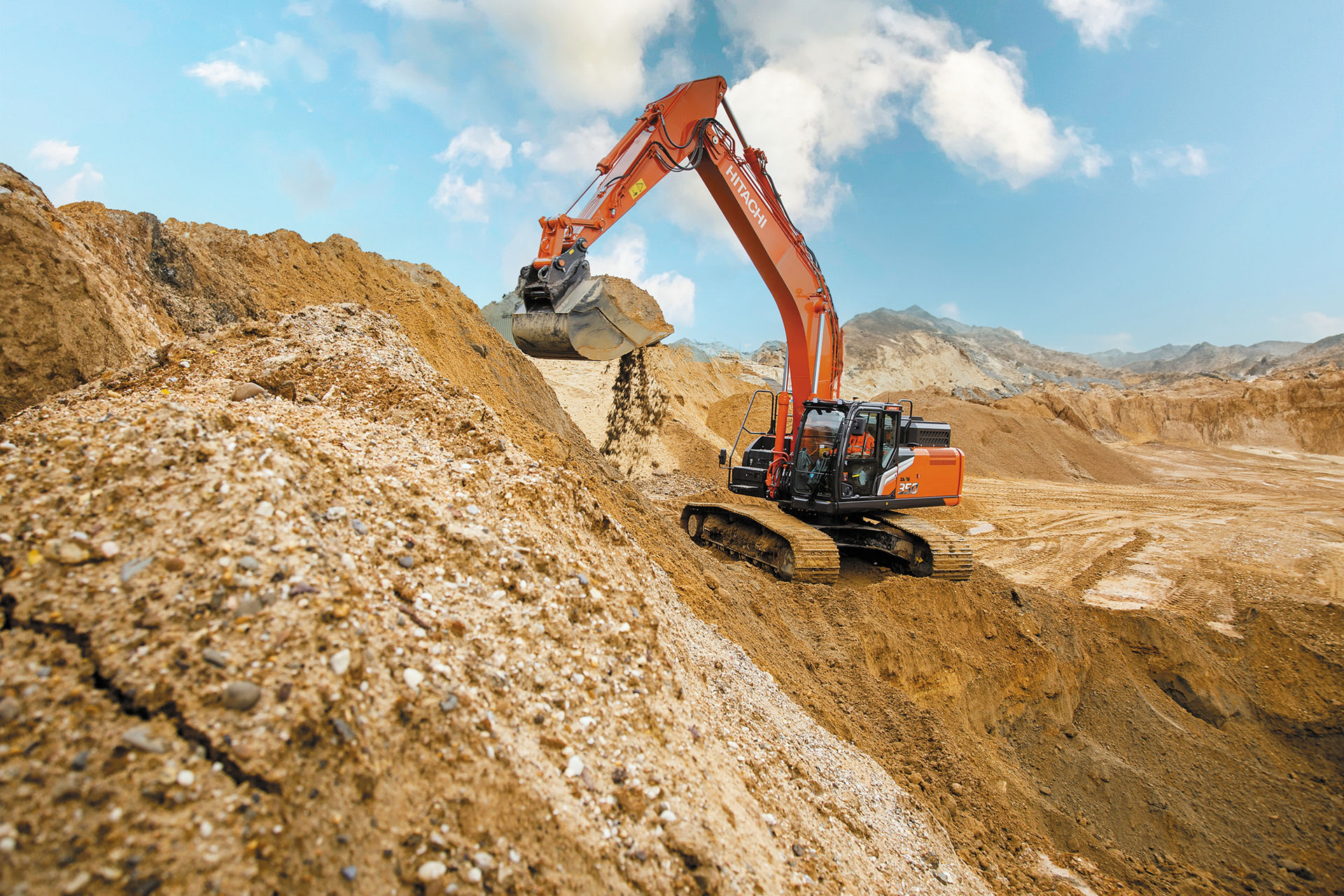 ZX350H-7G Medium - Hitachi Construction Machinery MENA