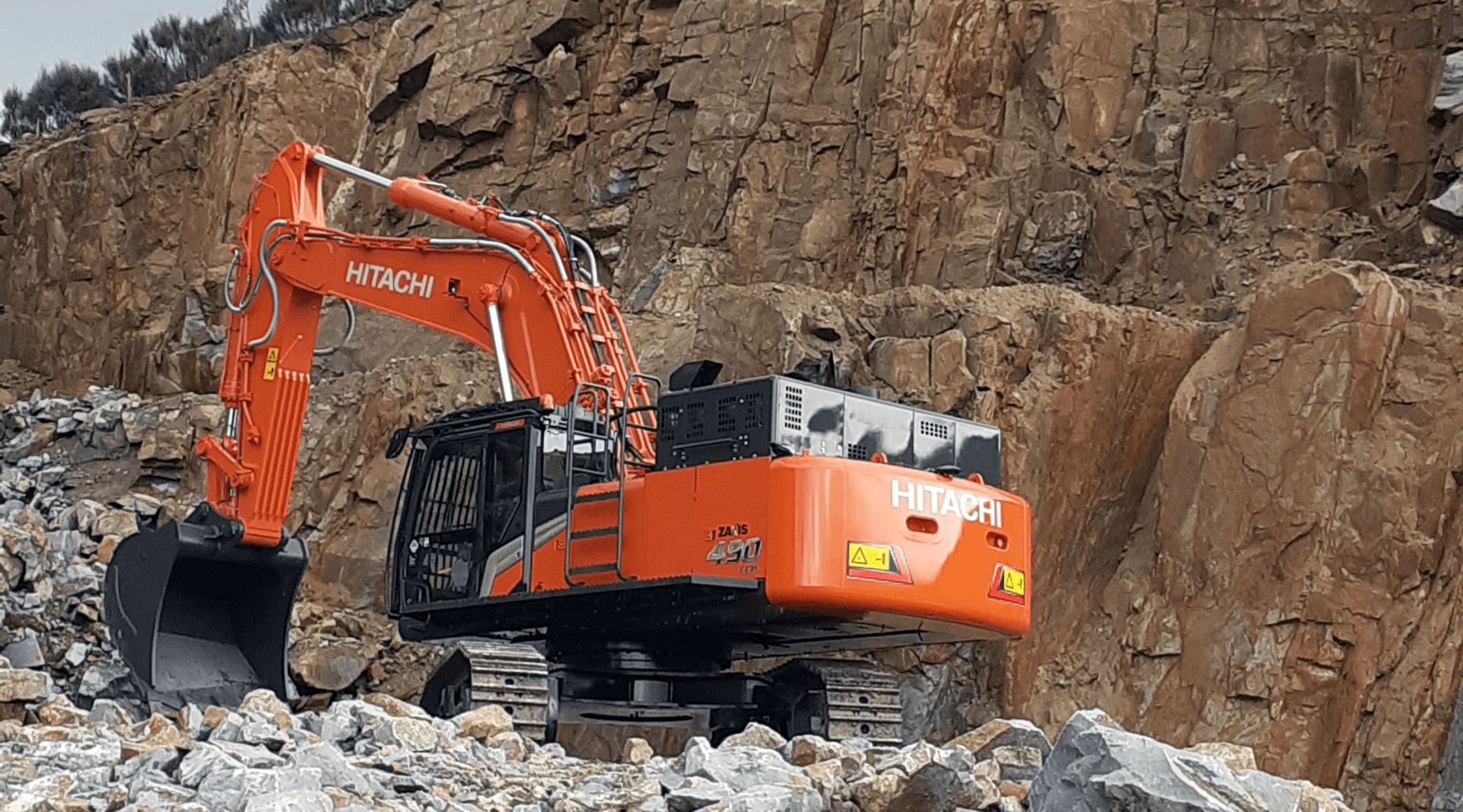 Hitachi ZX490LCH-7 proves popular with Portuguese quarries 