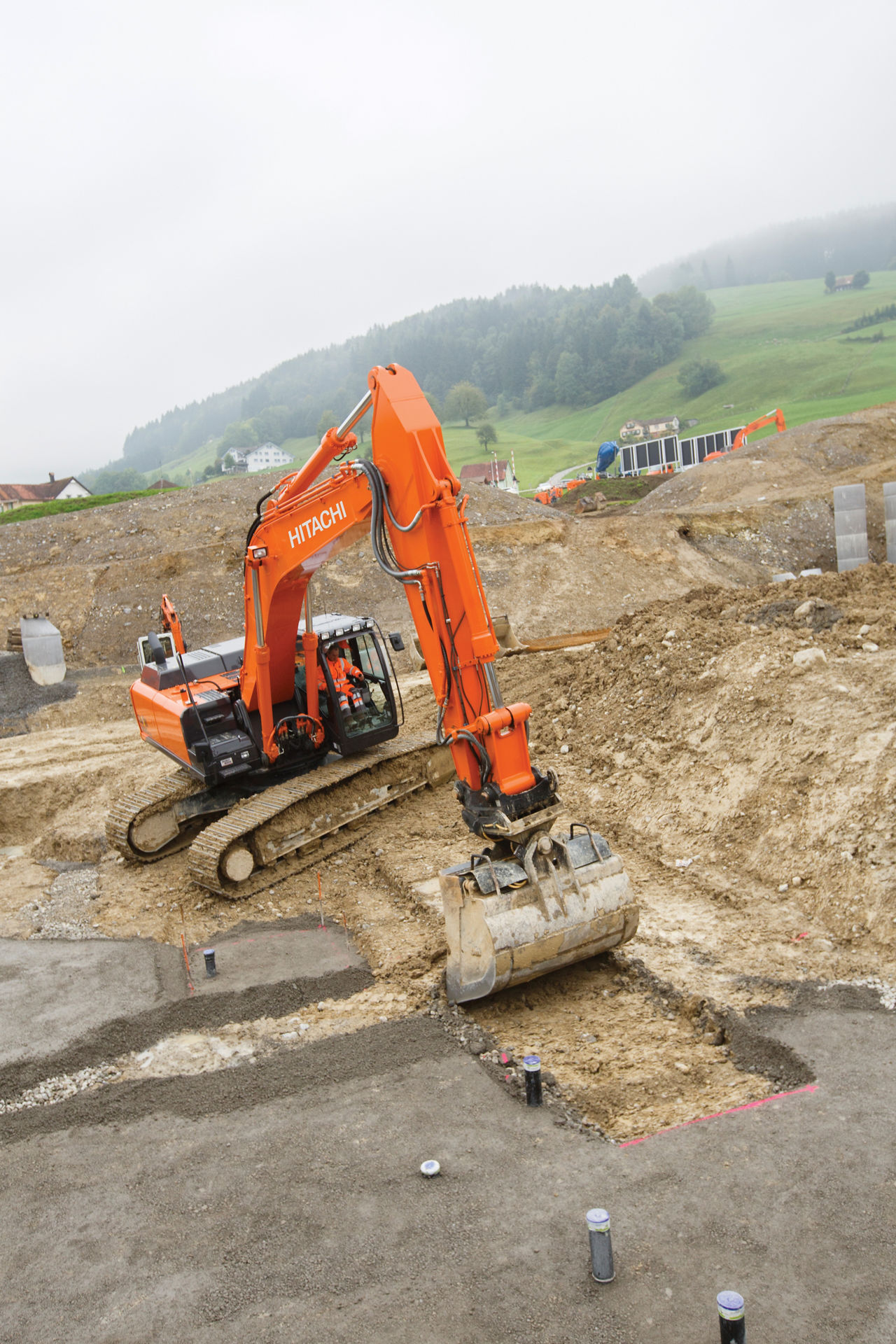 ZX350LC-5B, LA Medium Excavators - Hitachi Construction Machinery
