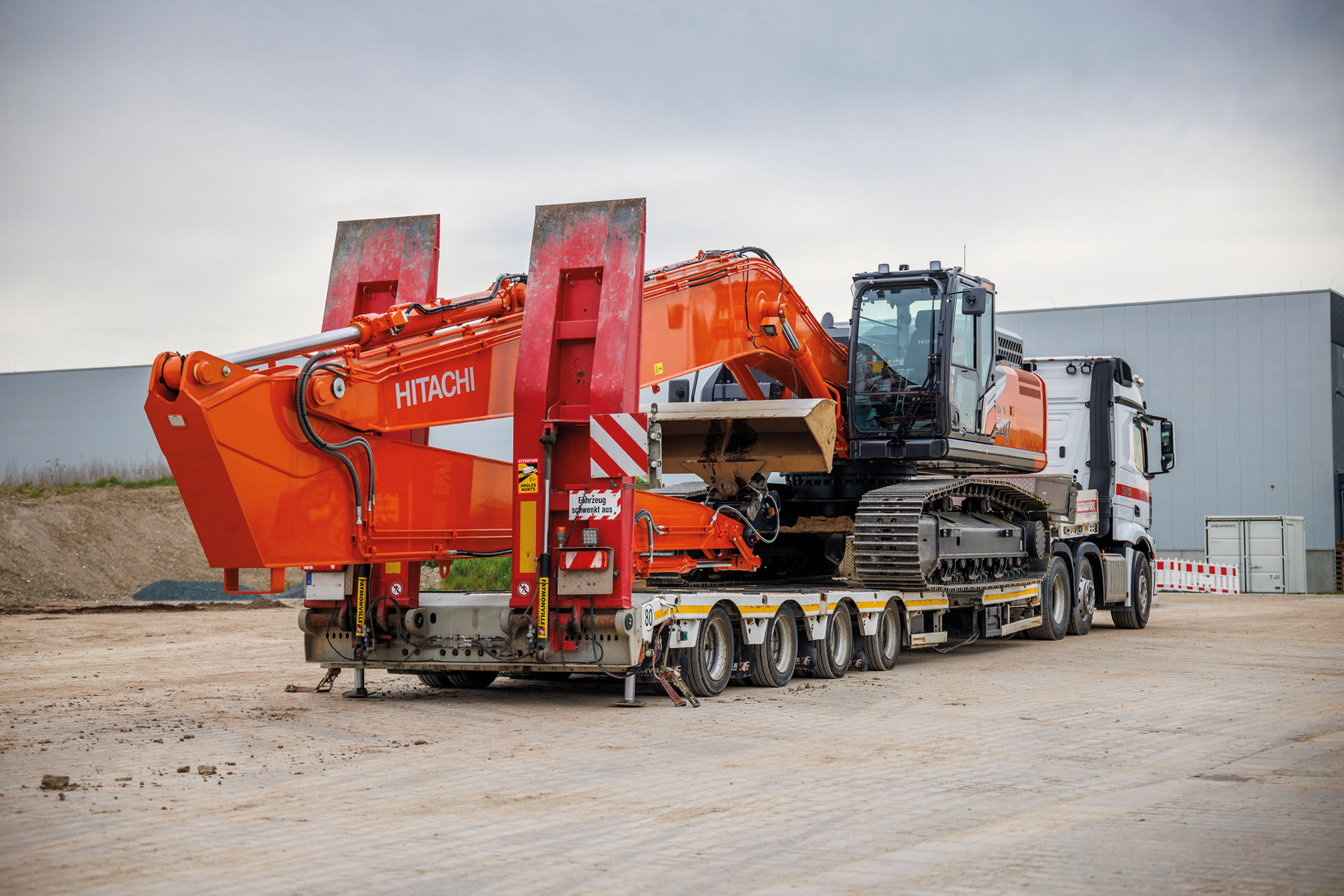 ZX250/300/350-7 SLF Super long front excavators - HitachiCM Europe