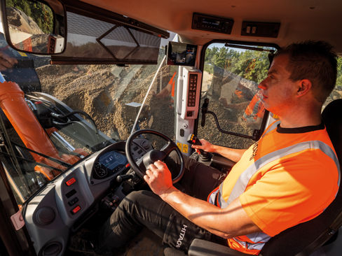Hitachi introduces new ZX490LCH-7 super long front excavator Hitachi introduces new ZX490LCH-7 super long front excavator