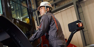 ZAXIS 30U ミニ後方超小旋回型（Uシリーズ） - 日立建機日本