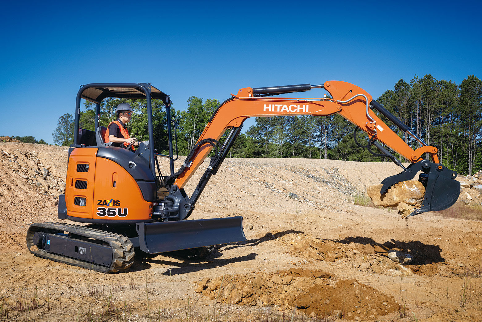 Mini excavator "ZX35U". Demand for compact equipment is increasing in North America.