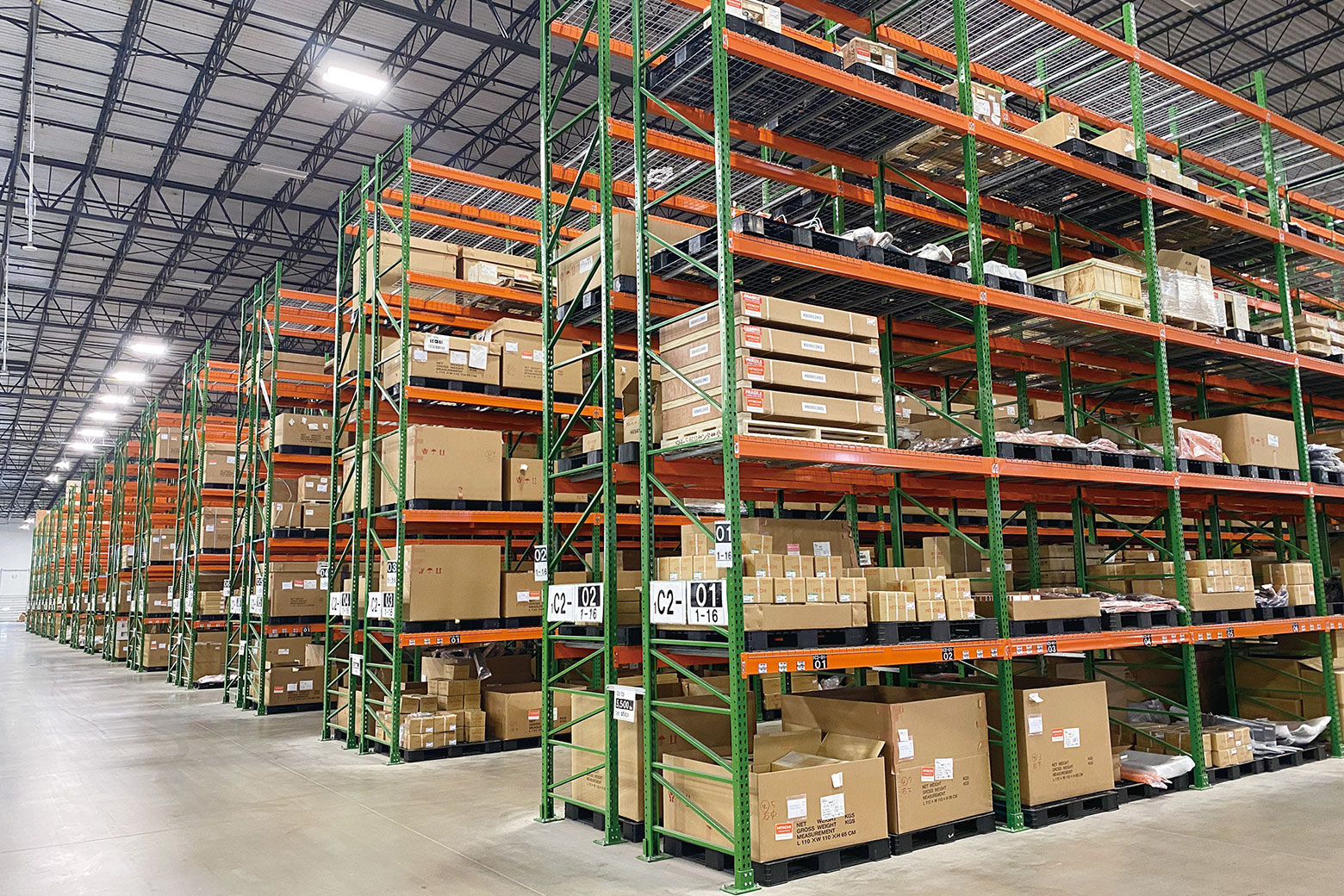 22年3月に稼働を開始したジョージア州にあるジャクソン部品倉庫。取り扱う部品点数は 7万種類にのぼり、米州全域に供給する部品を保管している。