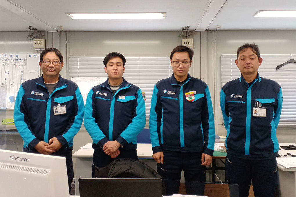 R3年度北条道路西園地区第1地盤改良他工事職員の皆さま / 右奥　前田 清 氏