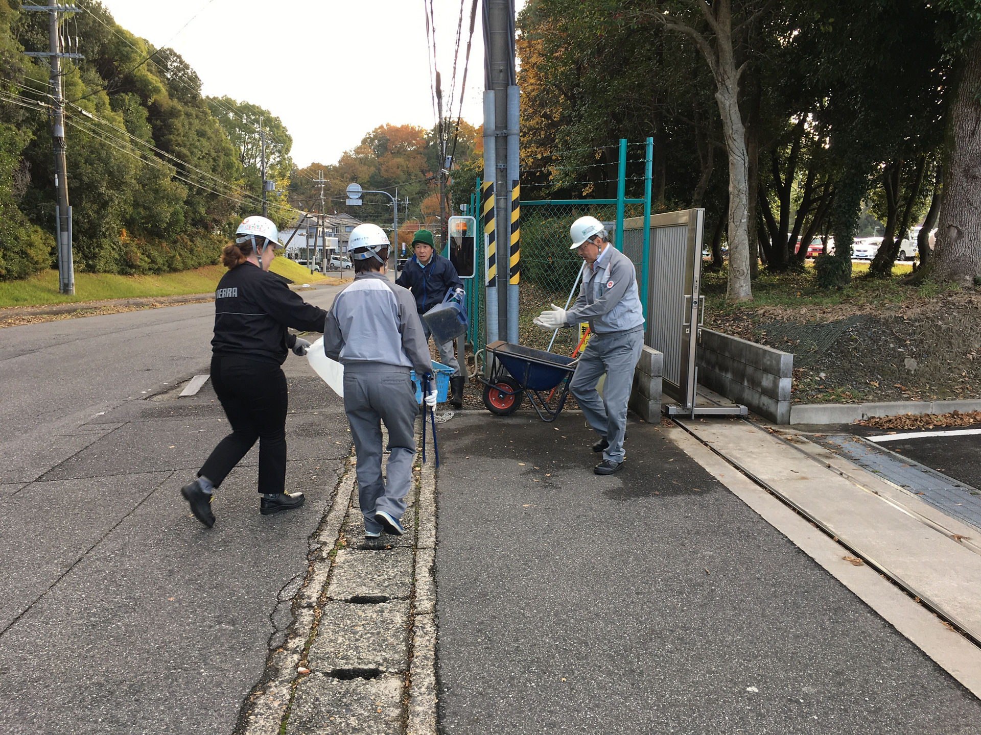 毎月、月初めには工場内外の清掃活動を実施