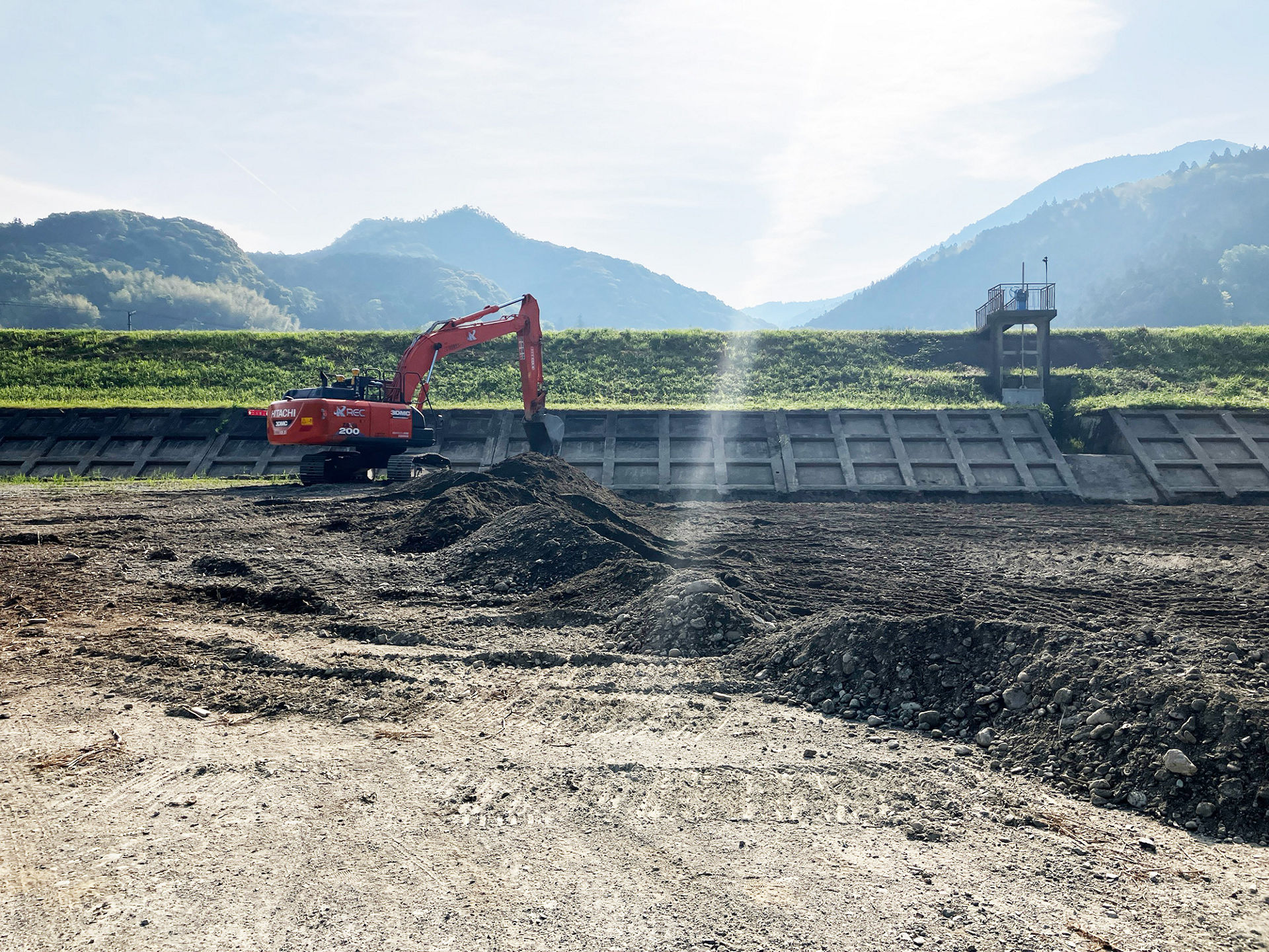 ZX200X-6(SL-Assist仕様)を使用した掘削作業