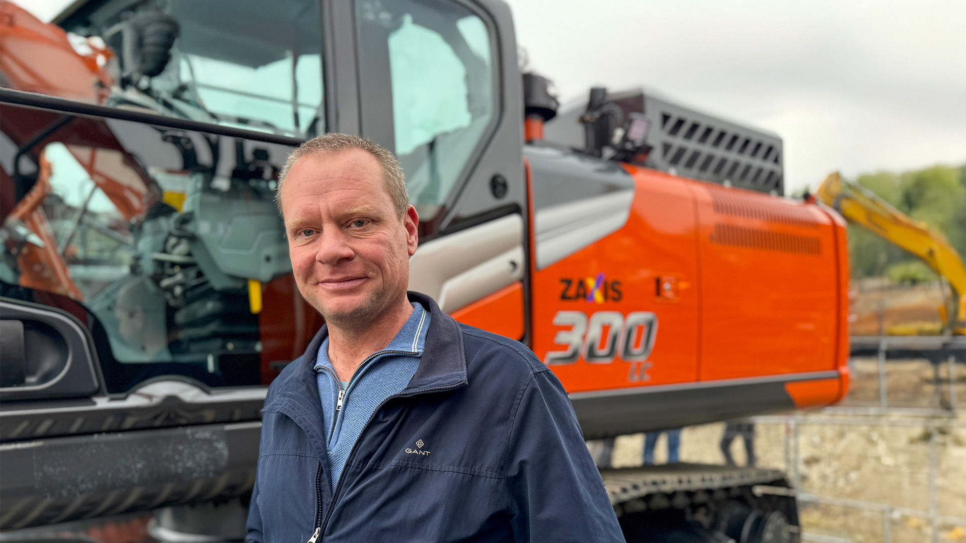 natsumikanさん Norwegian contractor keeps building with Hitachi construction