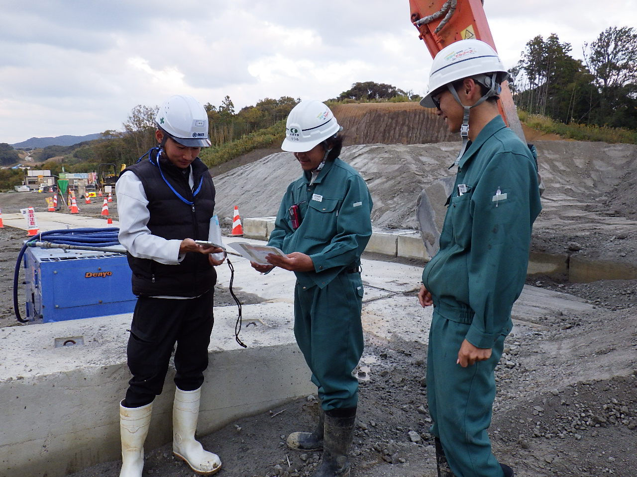 重機オペレータ(外国人技能実習生)への操作説明